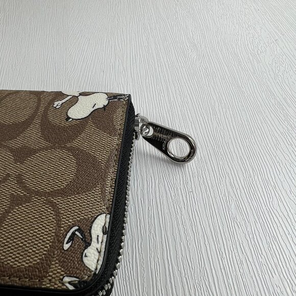 NWT Coach x Peanuts Snoopy Wristlet Wallet - Picture 7 of 9